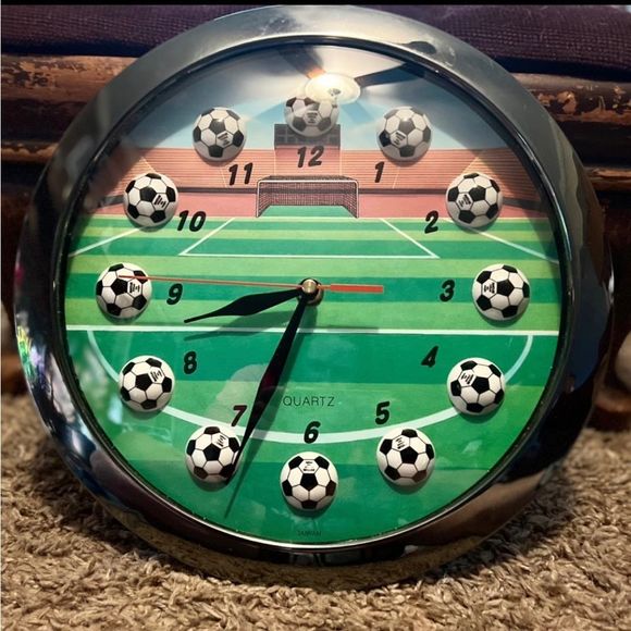 Kid’s soccer clock - Picture 1 of 1